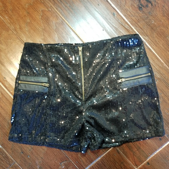 Love Culture Pants - Sequined black shorts
